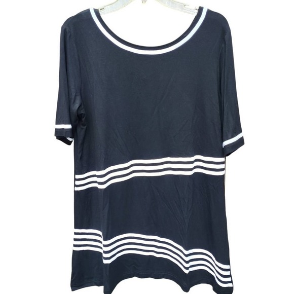 Mishca Dresses & Skirts - Striped Shift Dress T-Shirt Dress Cotton Striped Crew Collar Geo Print Black